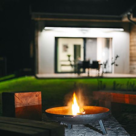 Roubenka "Tam Kde Lisky Davaji Dobrou Noc" Villa Černý Dŭl Exterior foto
